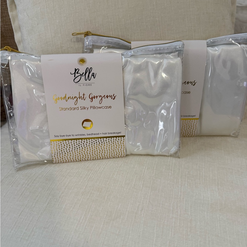 Set of Bella IL Fiore Goodnight Gorgeous standard Silky Pillowcases